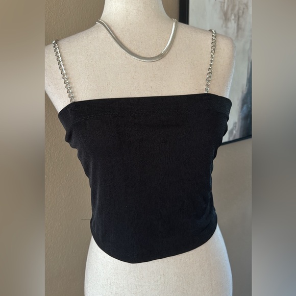 Chain strap black cami crop top - Picture 6 of 9